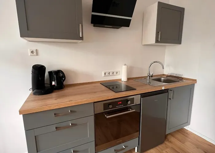 Monteurswohnungen In - Zentrum - Neu Saniert Apartamento