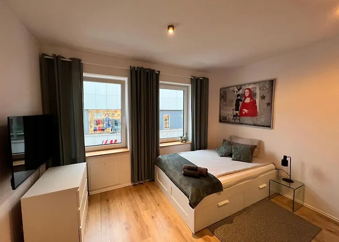 Monteurswohnungen In - Zentrum - Neu Saniert Apartamento *