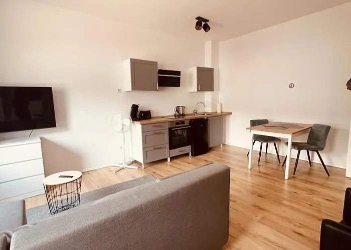 Monteurswohnungen In - Zentrum - Neu Saniert Apartman *