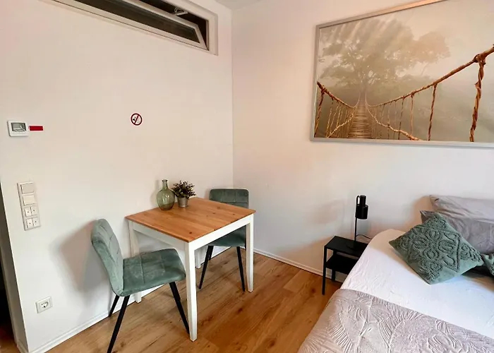 Monteurswohnungen In - Zentrum - Neu Saniert Apartamento